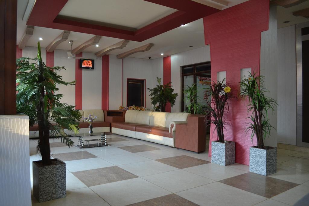 Hotel Atithi International Катра Екстериор снимка