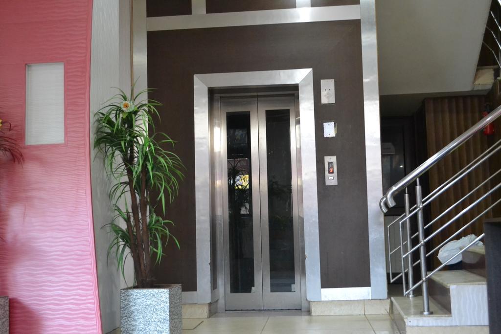 Hotel Atithi International Катра Екстериор снимка