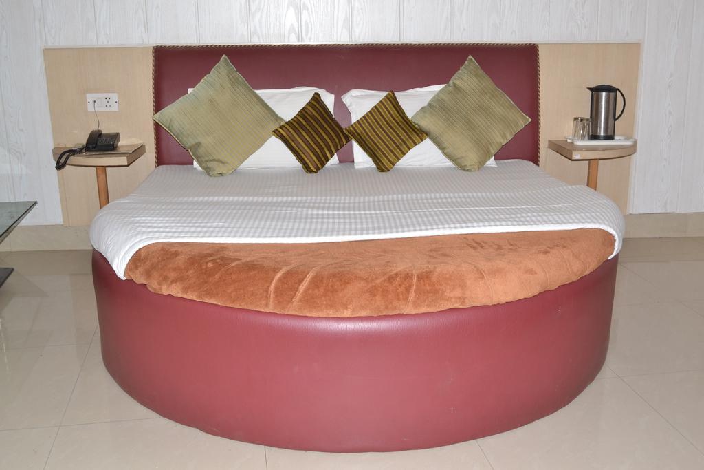 Hotel Atithi International Катра Стая снимка