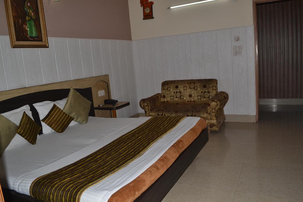Hotel Atithi International Катра Стая снимка