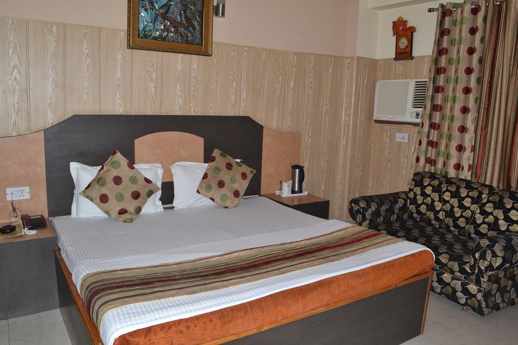 Hotel Atithi International Катра Стая снимка
